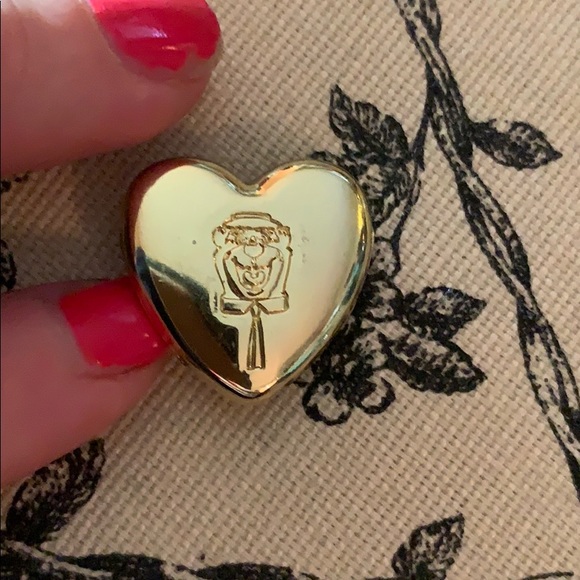 $3/20 WB Yogi Bear 2010 gold pendant for Variety - Picture 2 of 3